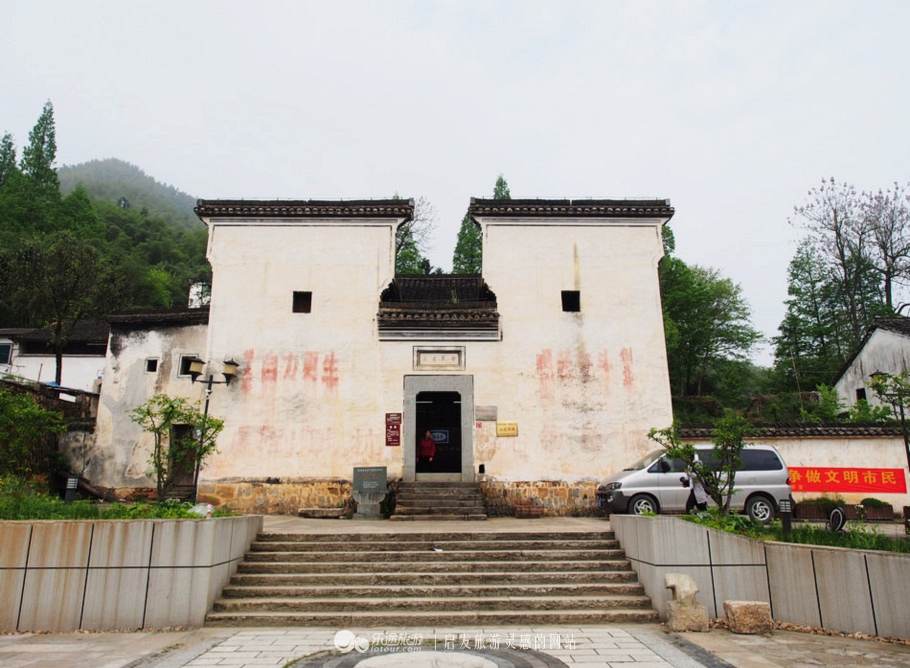 隐藏大山深处的小村庄,一个山清水秀的美丽小村庄