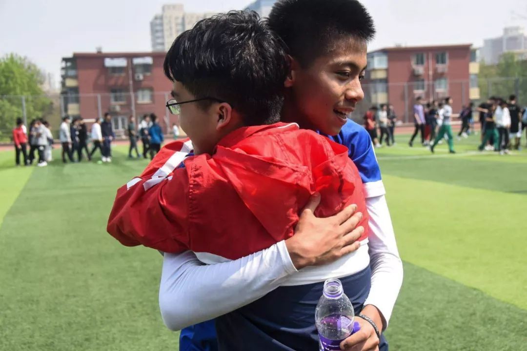 战报|王钟楠朱元易破门，李心研神奇门球吊射，明德3:0完胜至善获得第九届书院杯男足总冠军