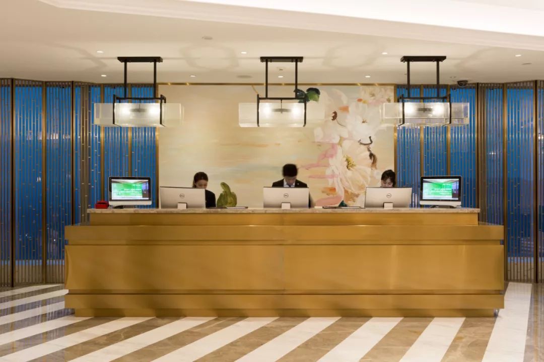 在重庆之巅，住云端奢居吃米其林大餐，刷新山城奢华新高度！