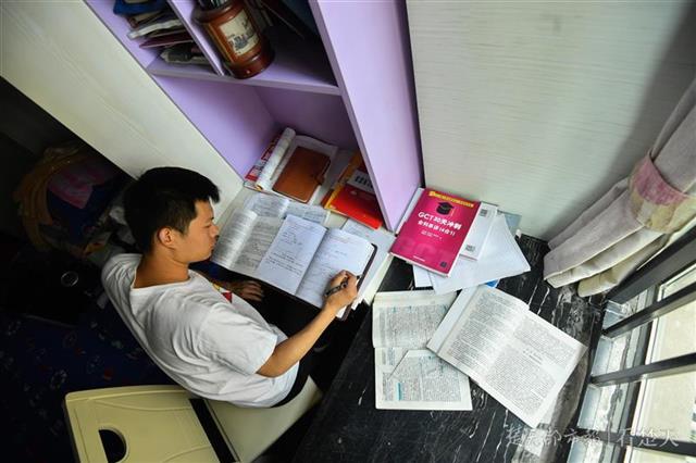 武汉武昌区有个免费的四点半学校,暖心“男阿姨”用爱守护“流动花朵”