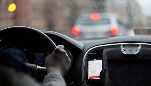 出国那么好？上海5套房的姑娘在加拿大给人洗脚，大学教授切肉博士生扫地