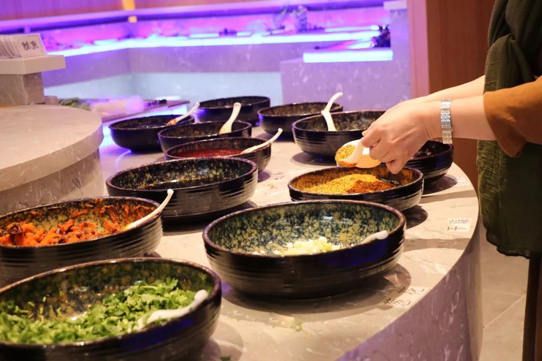 海鲜随便吃…还奖100块？遇上哈尔滨这家新店开业，减肥*党**哭了