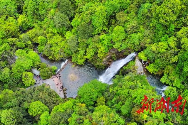 撩开神秘的面纱,撩开圣湖神秘的面纱