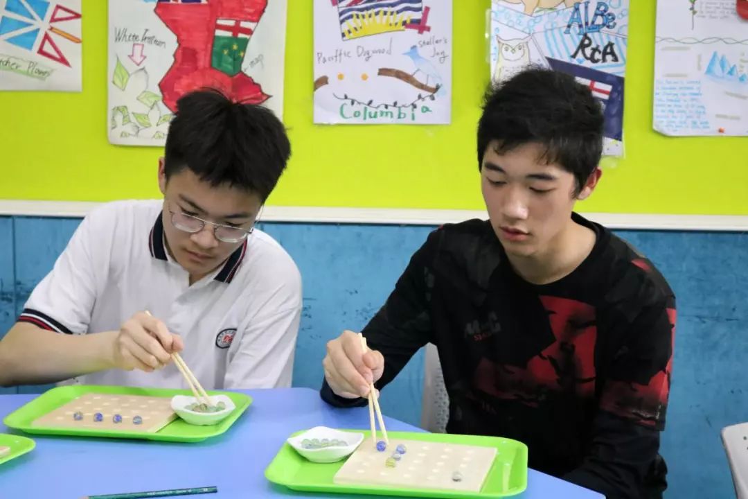 快乐体验快乐成长,快乐体验成长绘画二年级