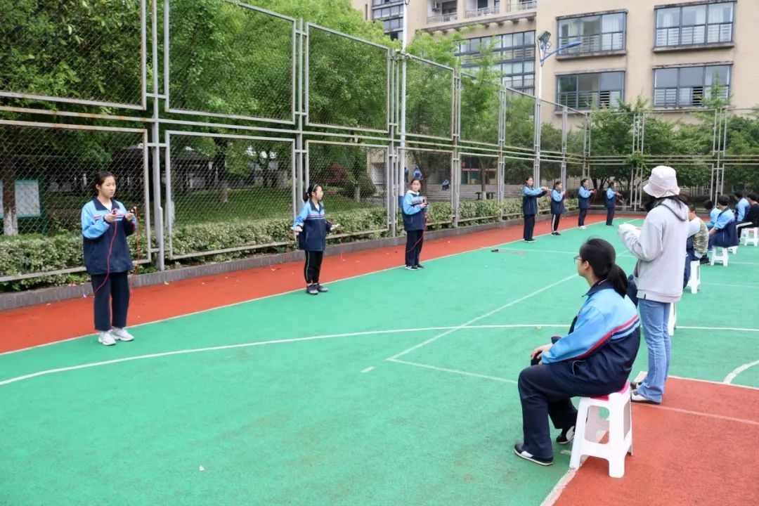 快乐体验快乐成长,快乐体验成长绘画二年级