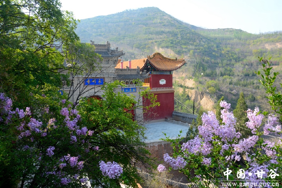 盛唐大像山,太白山雄伟壮观