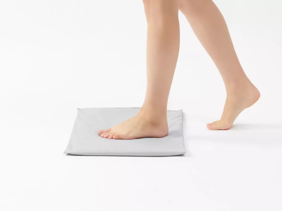 时尚地垫瞬间吸水,神奇的吸水地垫