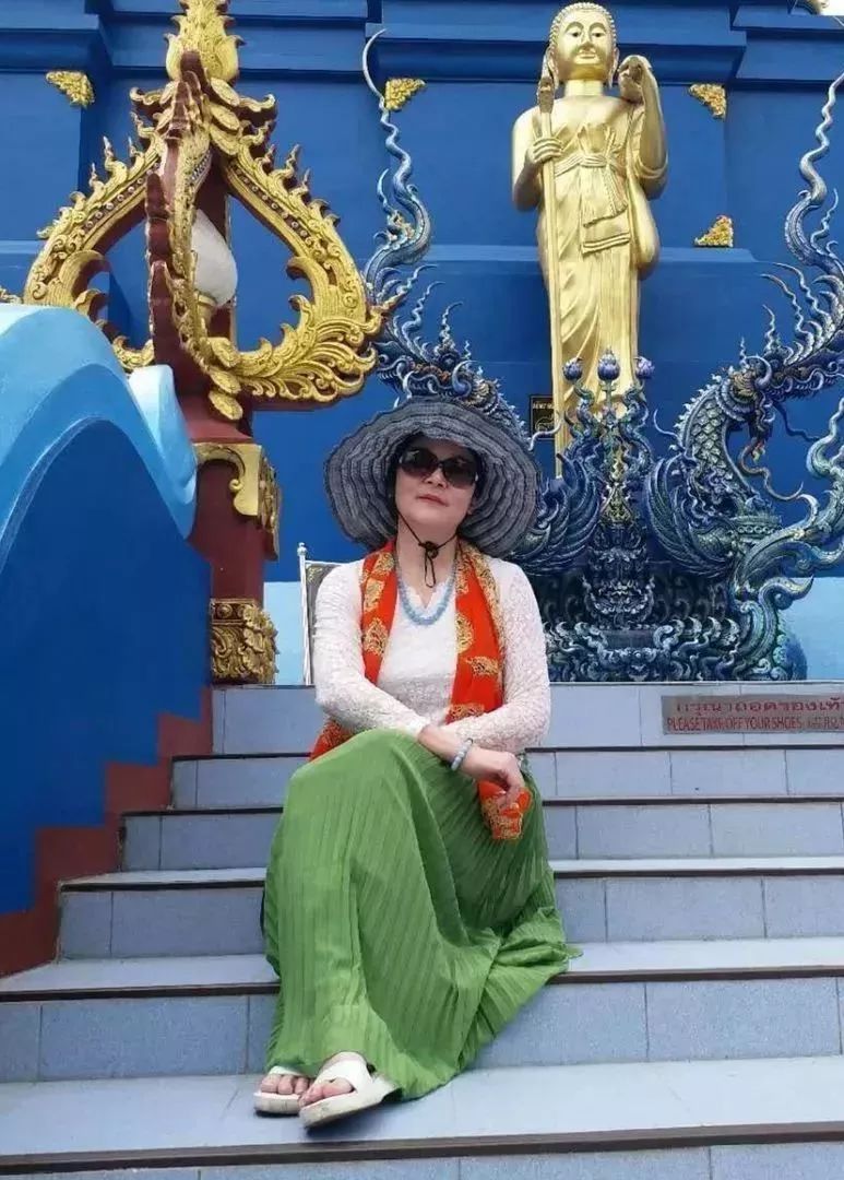 中国大妈旅游拍照标准动作视频,中国大妈拍照十大姿势