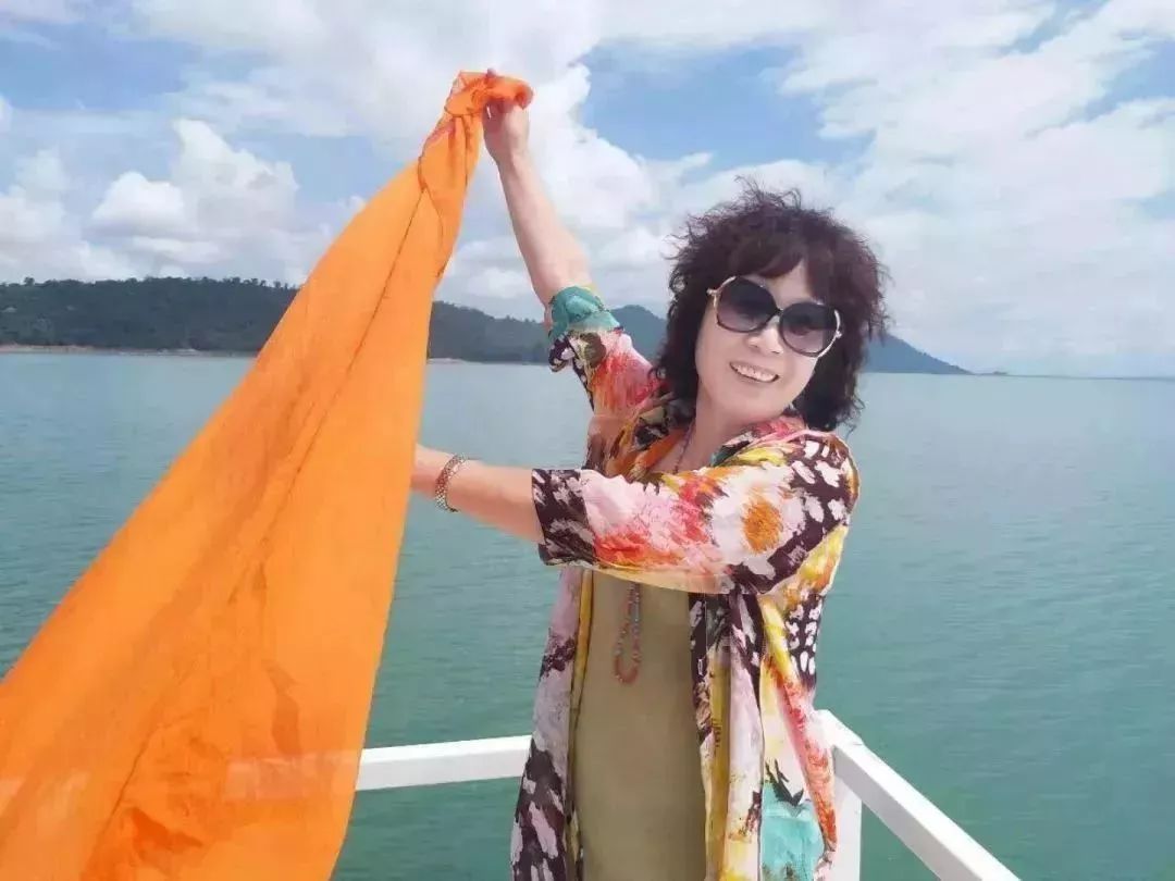 中国大妈旅游拍照标准动作视频,中国大妈拍照十大姿势