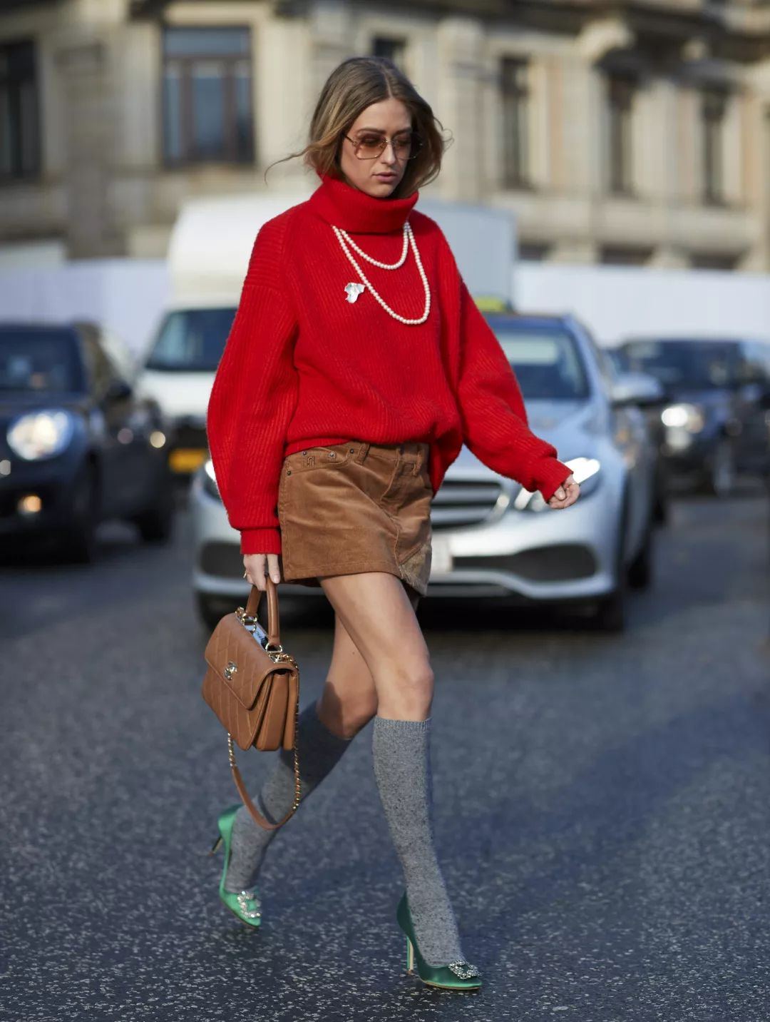 都在看MetGala的群魔乱舞,我却被哈卷的珍珠耳环给吸走!