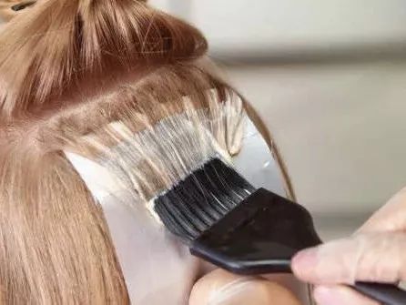 美人计|朴信惠和允儿的发色真显肤白啊！