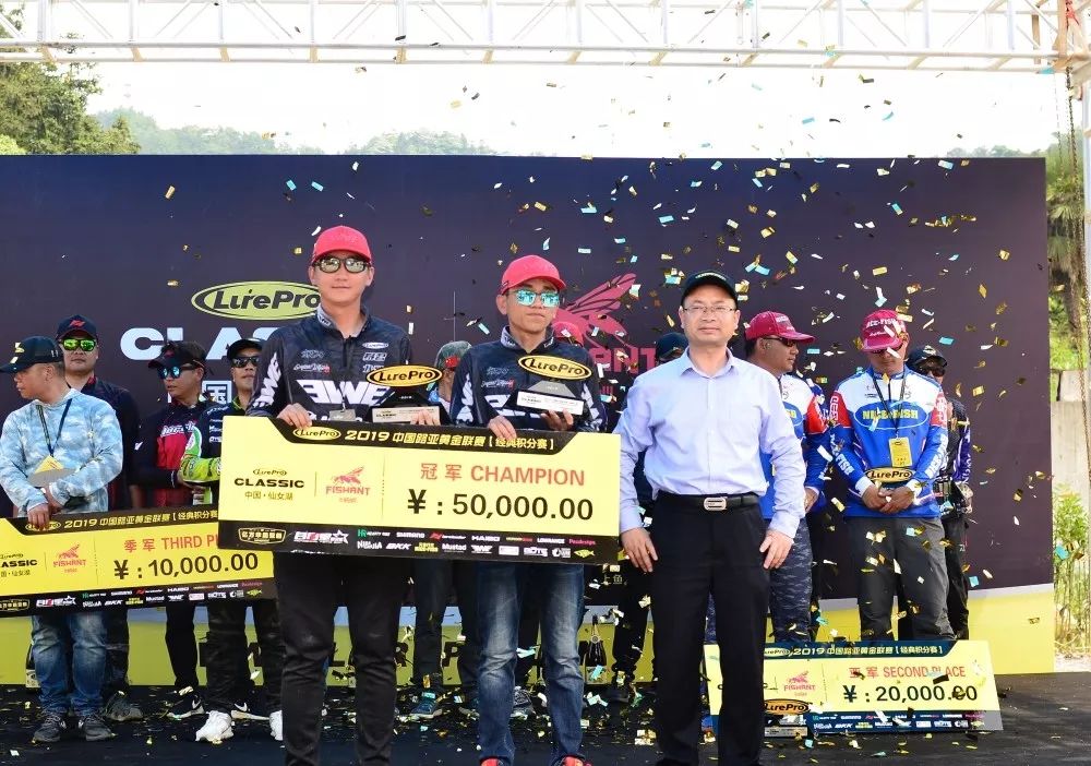 荣耀冠军夺冠,荣耀摘得年度盛典比赛