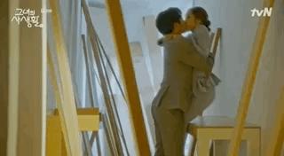 33岁大女主见偶像变迷妹,“私生活”居然甜到齁?