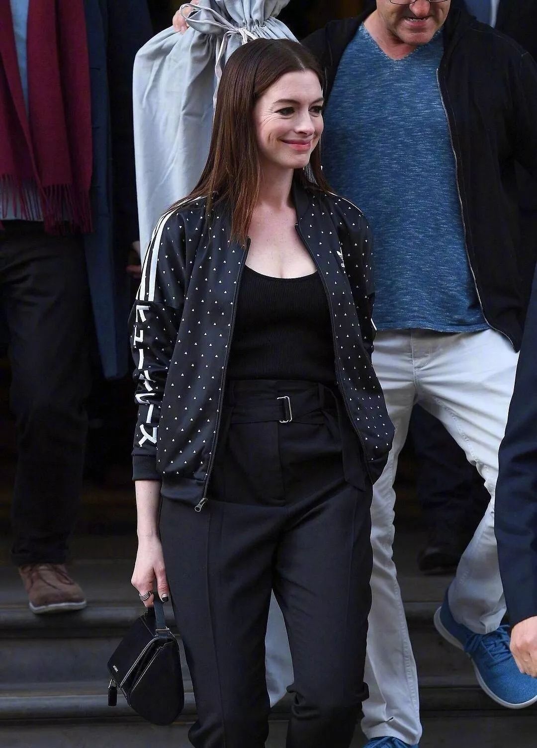 她因为这张照片遭群嘲上热搜,然而习惯了被黑的她这样说……