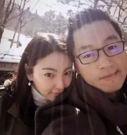 新欢曝光遭反锤，话题女王沉默是金立flag。