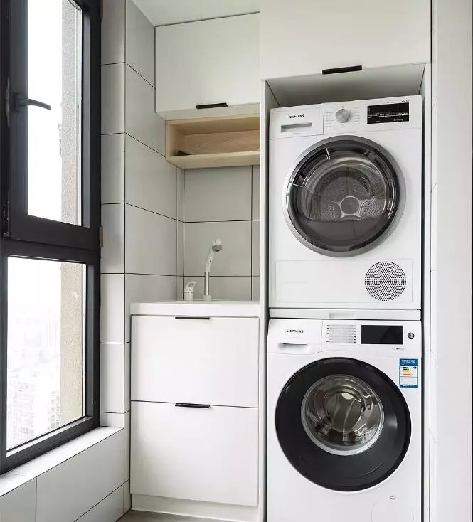 阳台晒衣服顺序,阳台上晒衣服的顺序有什么讲究吗