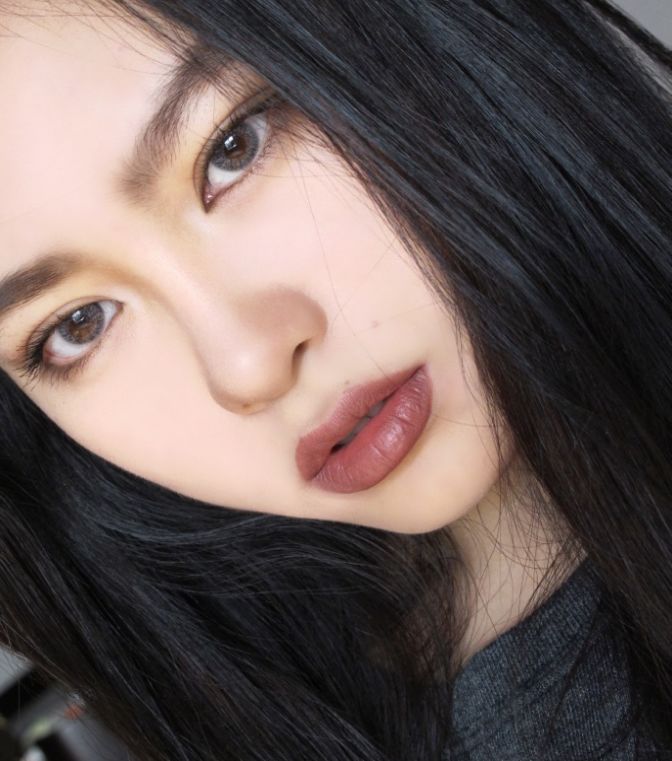 涂口红的女人是不是靠不住,涂口红女生太妖艳了