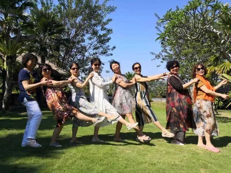 中国时髦大妈天秀姿势全解