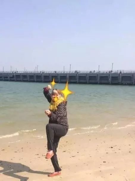 中国时髦大妈天秀姿势全解