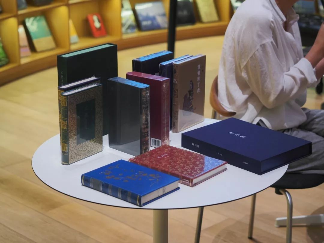 这本“*皮书黑**”,告诉你“书籍,还会有未来吗?”