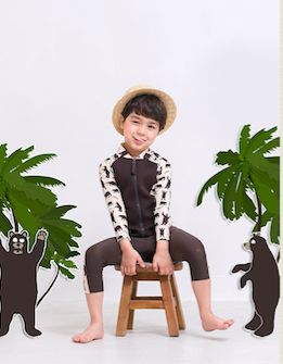 宝宝海边玩沙玩水,带娃最轻松方式莫过于挖沙