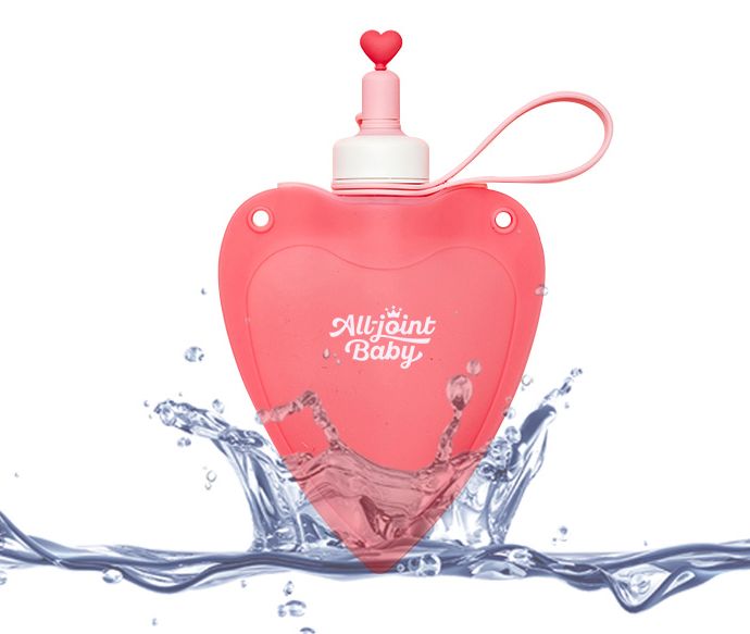 可以折叠的水壶好有创意,可以拉出来的爱心包包