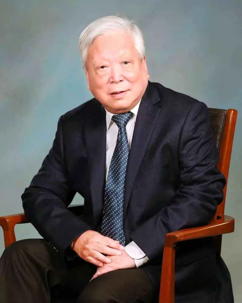 他曾任长宁区委书记，17岁参与接管上海，跟随*其琛钱**做青年团工作