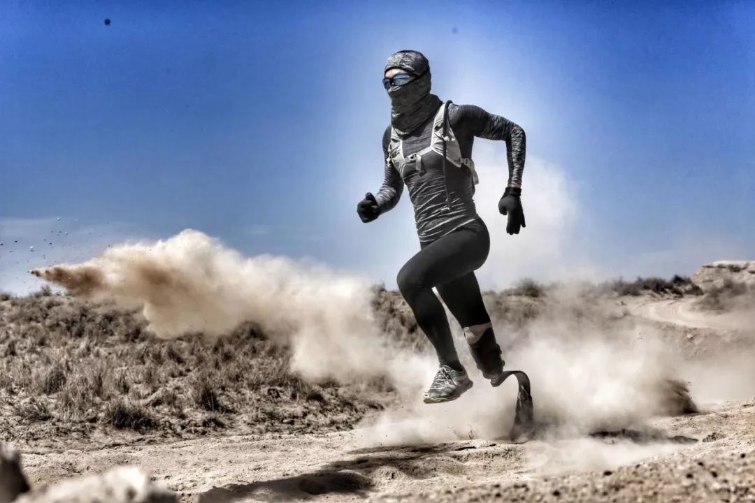 她地震中失去双腿,她在汶川地震失去双腿及女儿