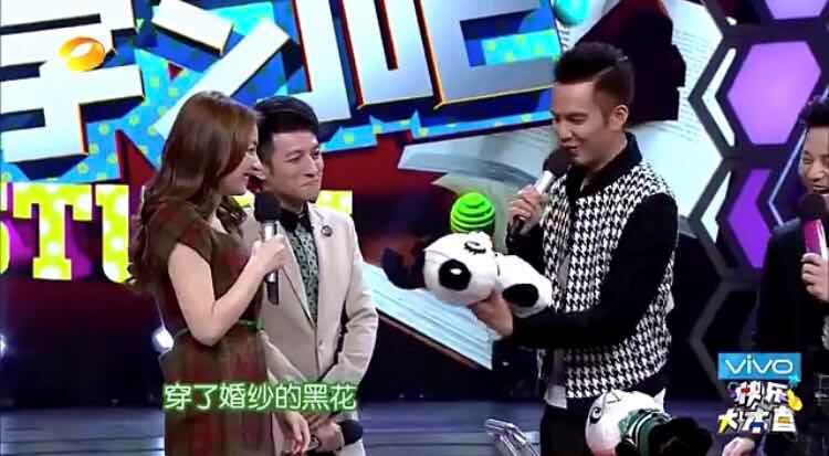 吴昕卖钟汉良礼物 (吴昕卖钟汉良礼物视频)