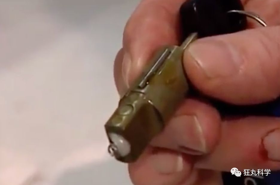 锁怎么一提就锁上呢,锁怎么弄才能从里面反锁不了