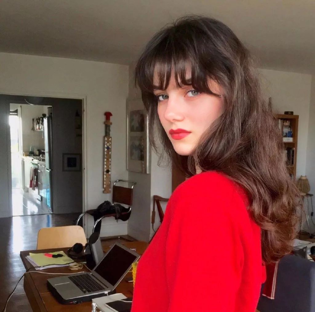 中长发是齐的还是有层次的好看,中长发怎么样烫发