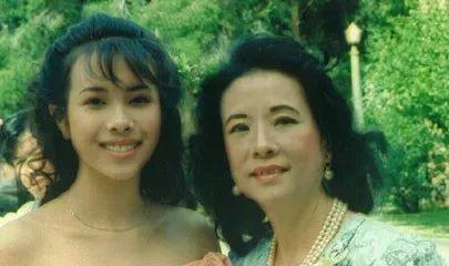 身材绝世，嫁给初恋，不再办大型巡演，48岁莫文蔚活得有多任性？