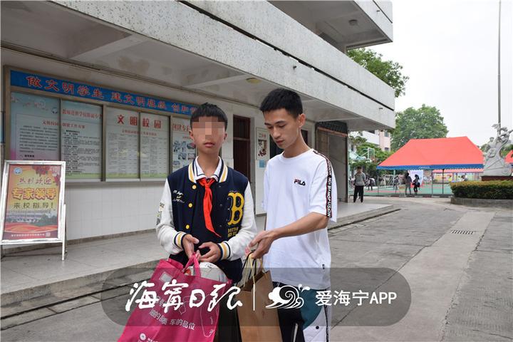 今天，海宁有61个小朋友收到神秘礼物，圆“小小心愿”