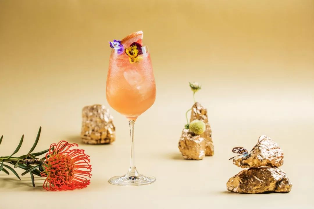 回看五月时髦事宇舶再度携手JINGART