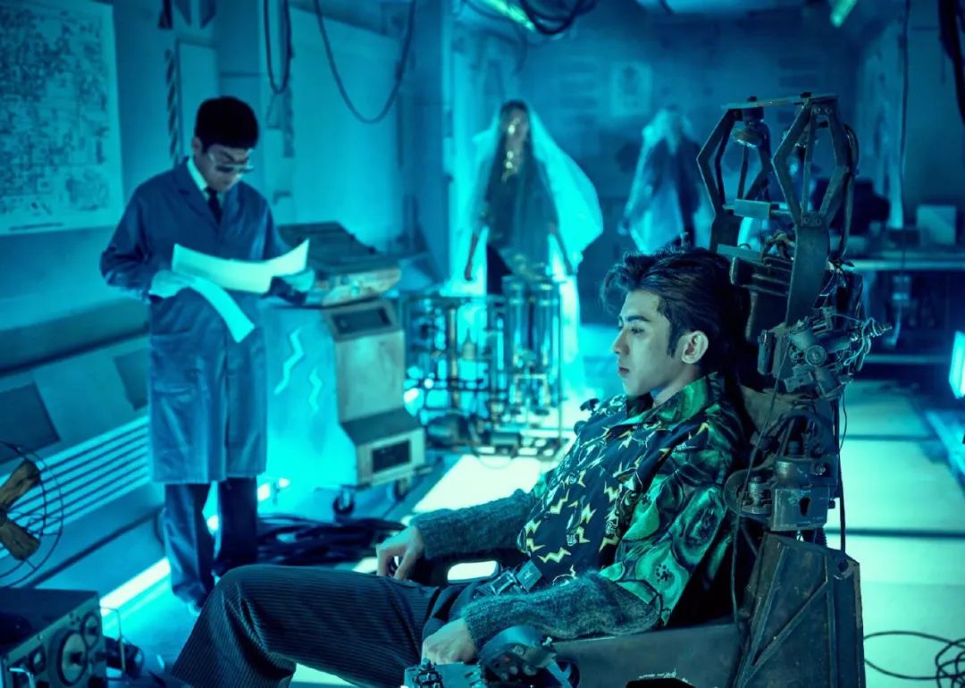 diorkaws联名香水,迪奥kaws联名黑色