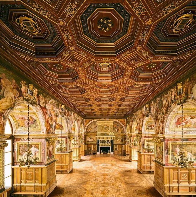 巴黎“假装自己是爱情电影主角”旅行指南