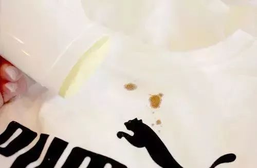 小白衣服脏了怎么洗,学会这招衣服多脏都能洗干净