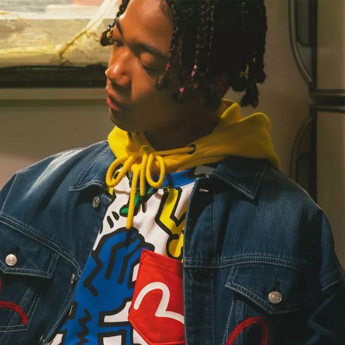 kaws优衣库2021补货,优衣库kaws联名t恤穿搭