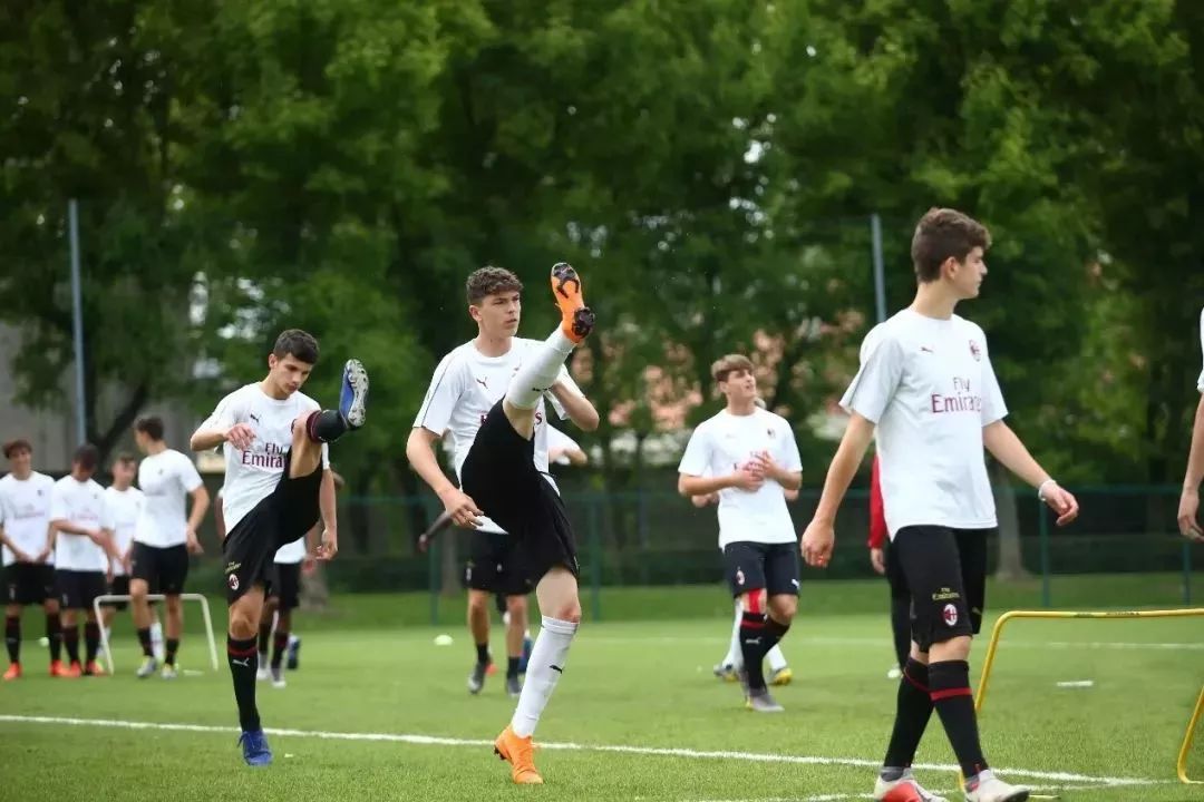 星火指南丨这个夏天，带孩子零距离接触AC米兰，感受意式人文之旅