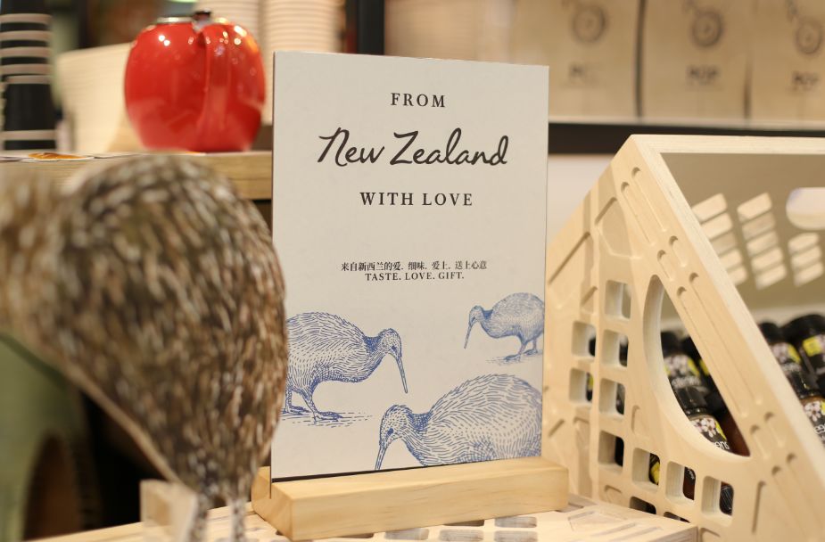 DFS给你讲最甜蜜的故事,试吃折扣还送礼,什么都不缺就缺你