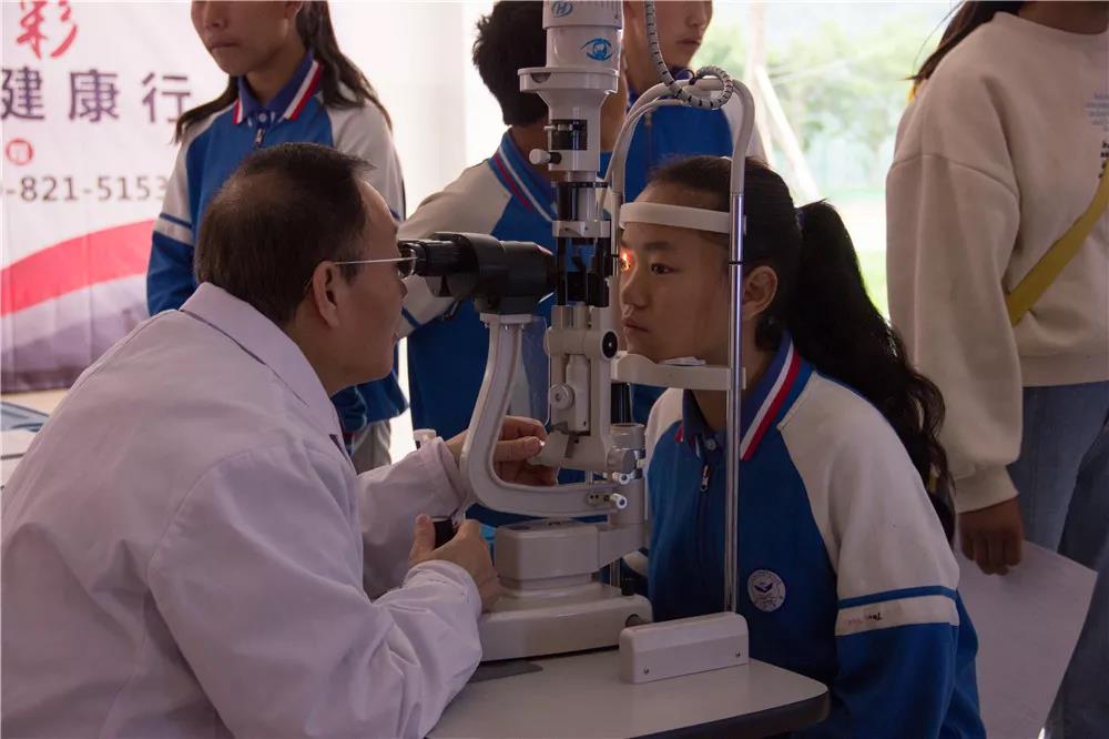 央视专题报道新视界眼科凉山公益行｜光明初心与公益恒心收获赞誉
