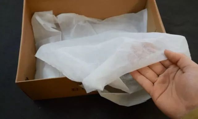 鞋盒里的那层白布有什么用,买了20多年鞋