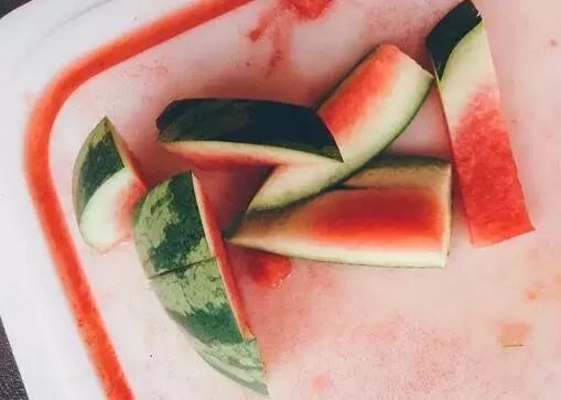 挑西瓜的小妙招你学会了吗,挑西瓜最甜的方法