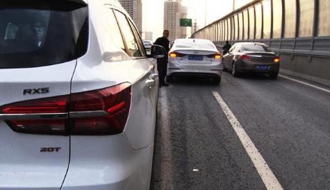 教您十大安全驾驶技巧,安全驾驶100个技巧