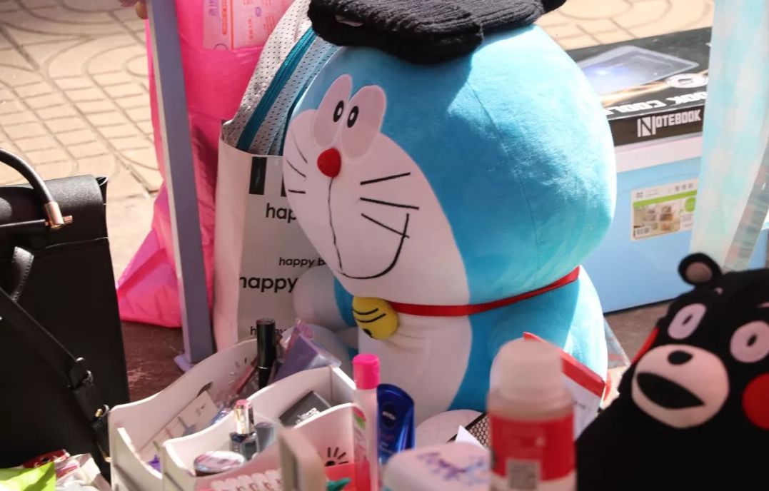 走过路过不要错过摆地摊视频,走过路过不要错过小商品商场