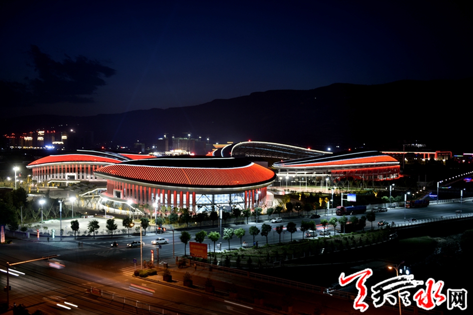 天水体育中心游玩,天水市体育中心跑道