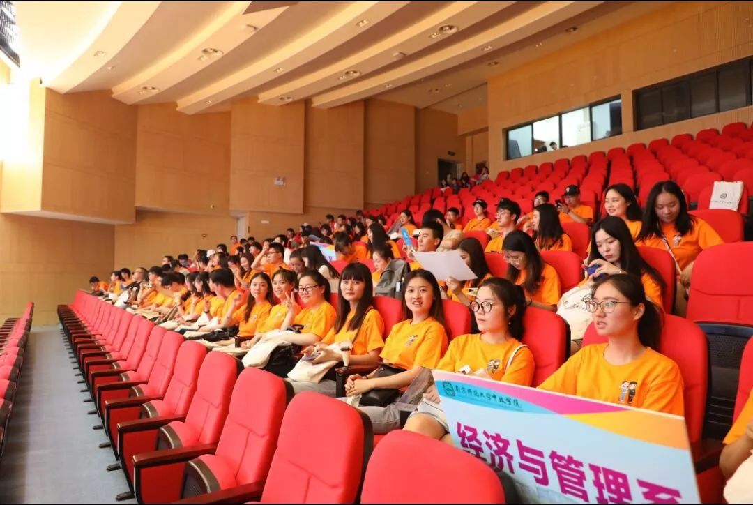 欢迎同学们回来母校学习,欢迎校友们常回家看看