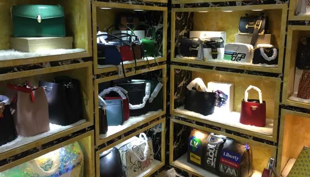 揭露奢侈品海外代购造假,奢侈品专柜代购真假鉴定