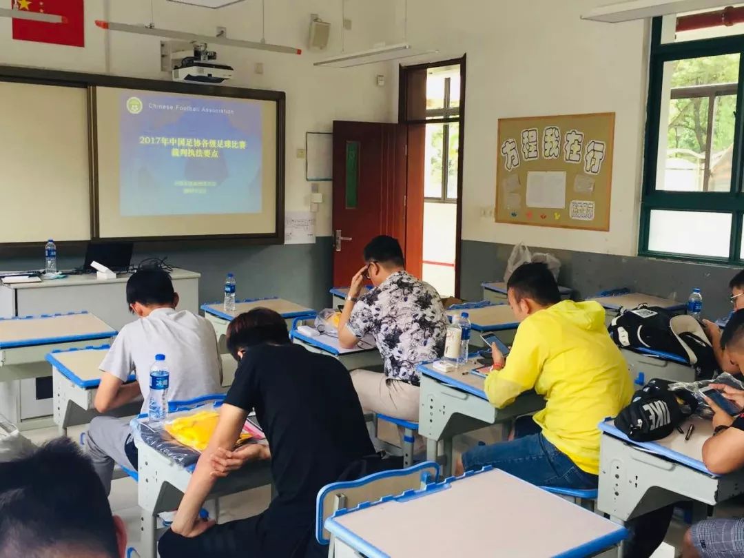 上海足球裁判证报名,上海宝山足球裁判培训