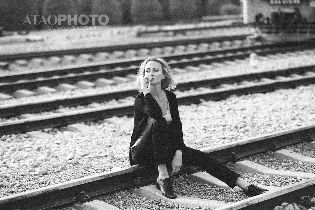 岁月如梭时光荏苒回头看皆是遗憾,时光荏苒岁月无情一切都在时光中